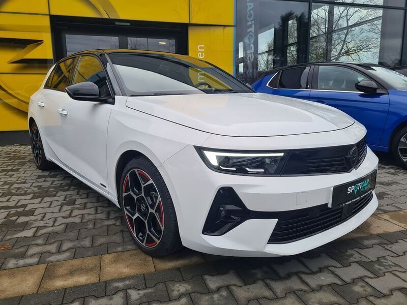 Weiß Gebraucht 2023 Opel Astra Ultimate Limousine | 26.880 € (Guter Preis) - Bild 1/4