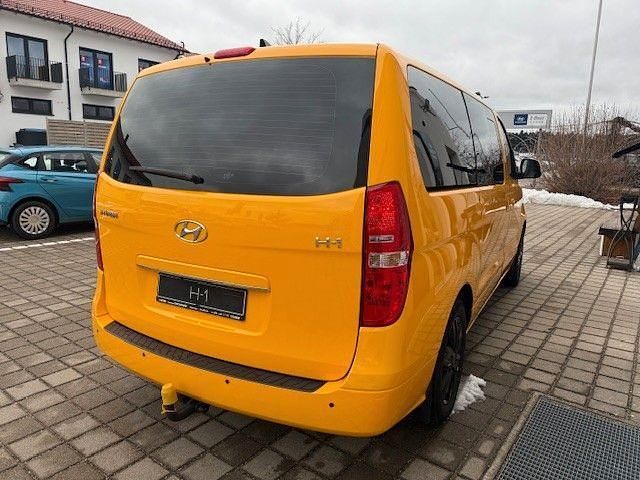 Gebraucht Hyundai H-1 Premium 170 PS (125 kW) 2020 Gelb Van / Kleinbus