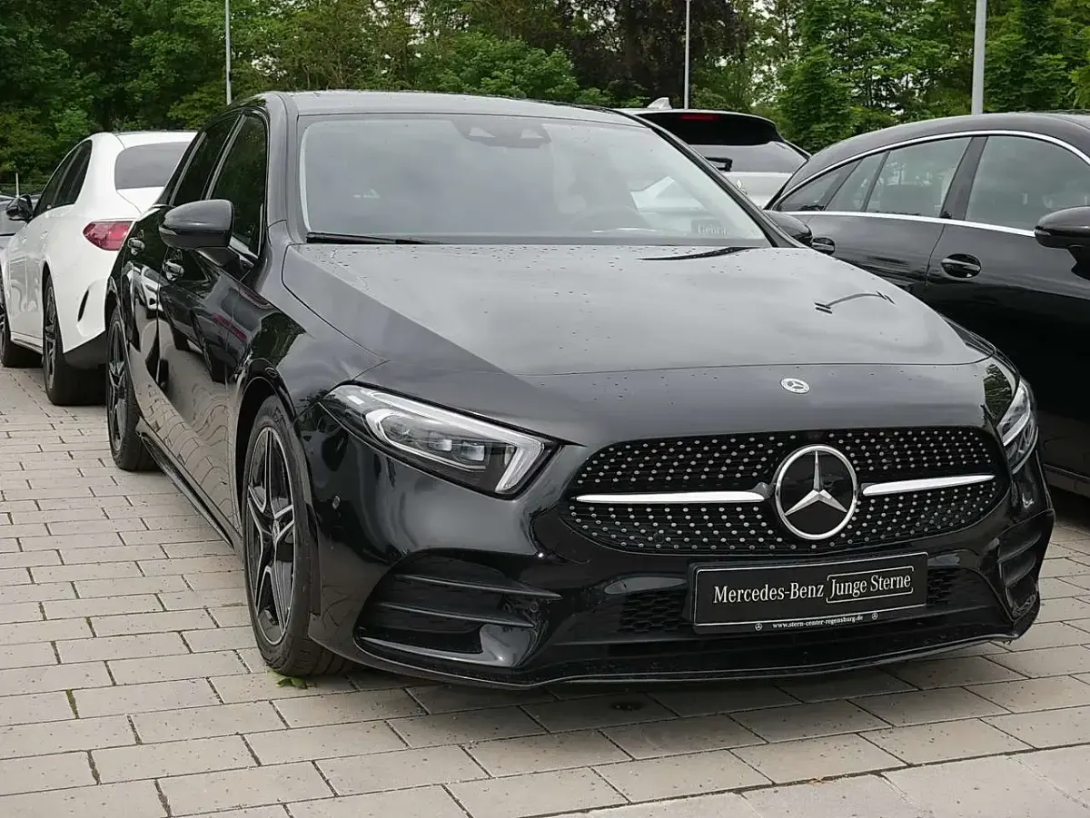 Gebraucht Mercedes A220 AMG 190 PS (139 kW) 2022 Metalliclack kosmosschwarz Limousine