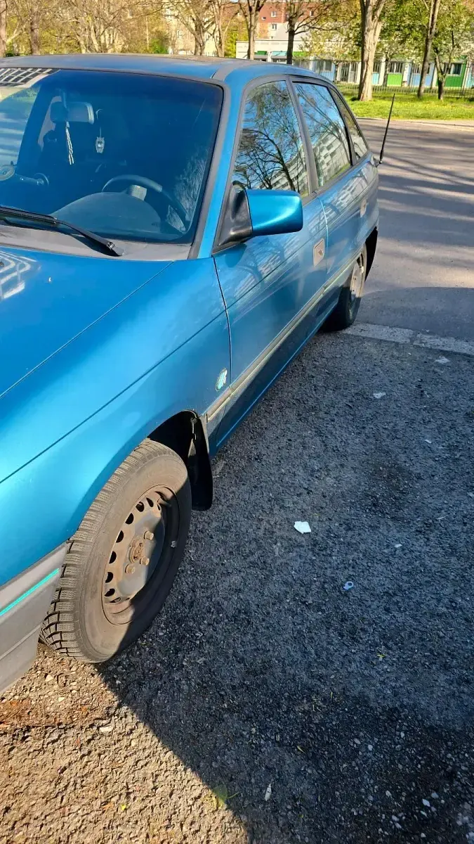 Gebraucht Opel Astra 72 PS (52 kW) 1993 Blau Kleinwagen
