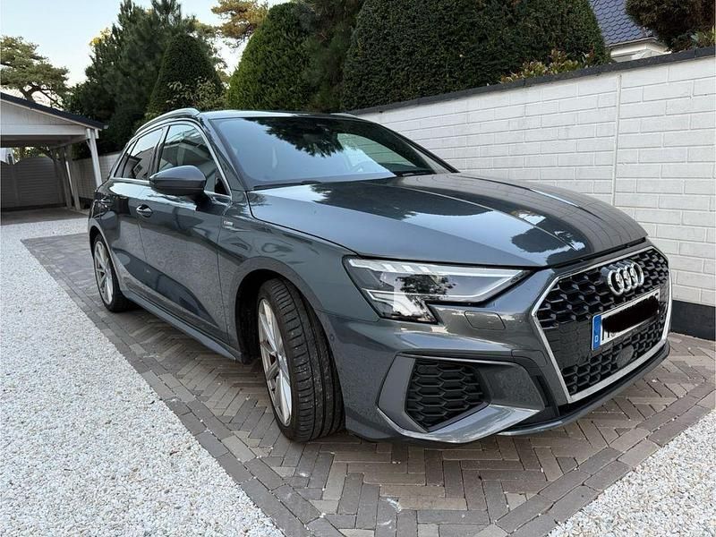 Grau Gebraucht 2024 Audi A3 Sportback S-Line Limousine | 39.200 € (Fairer Preis) - Bild 1/4