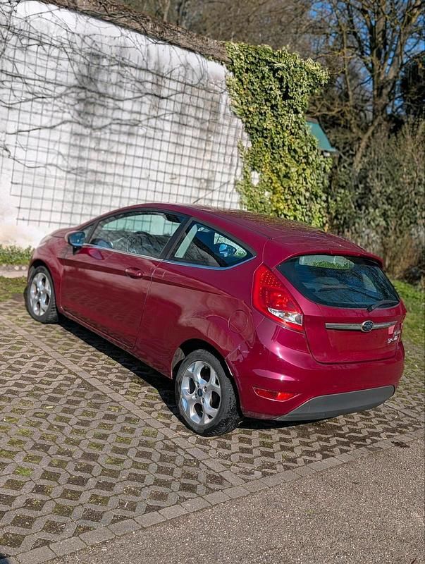 Gebraucht Ford Fiesta 2010 Rot Kleinwagen