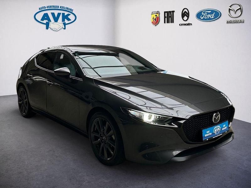 Grau Gebraucht 2023 Mazda 3 Selection Limousine | 22.990 € (Fairer Preis) - Bild 1/4