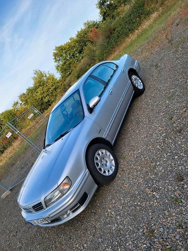 Silber Gebraucht 1998 Nissan Maxima Limousine | 1.800 € - Bild 1/4