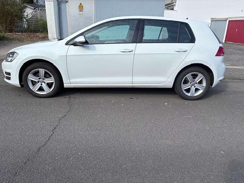 Gebraucht VW Golf VII Comfortline 110 PS (80 kW) 2016 Weiß Limousine
