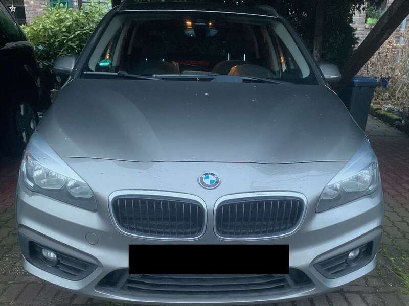 Beige Gebraucht 2015 BMW 218 Active Tourer Van / Kleinbus | 12.990 € (Etwas zu teuer) - Bild 1/4