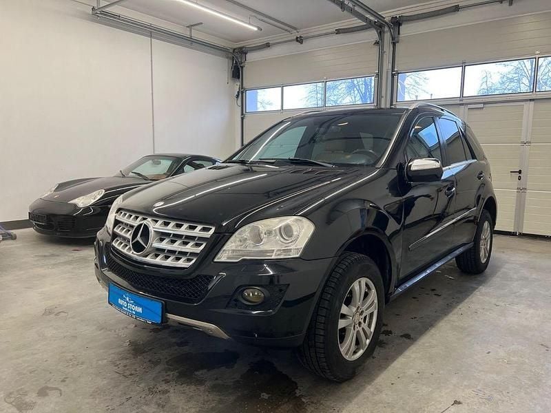 Schwarz Gebraucht 2010 Mercedes ML350 SUV | 11.900 € (Fairer Preis) - Bild 1/4