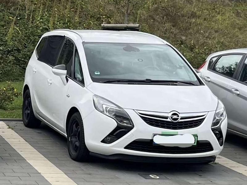 Weiß Gebraucht 2015 Opel Zafira Tourer drive Van / Kleinbus | 4.900 € (Fairer Preis) - Bild 1/4