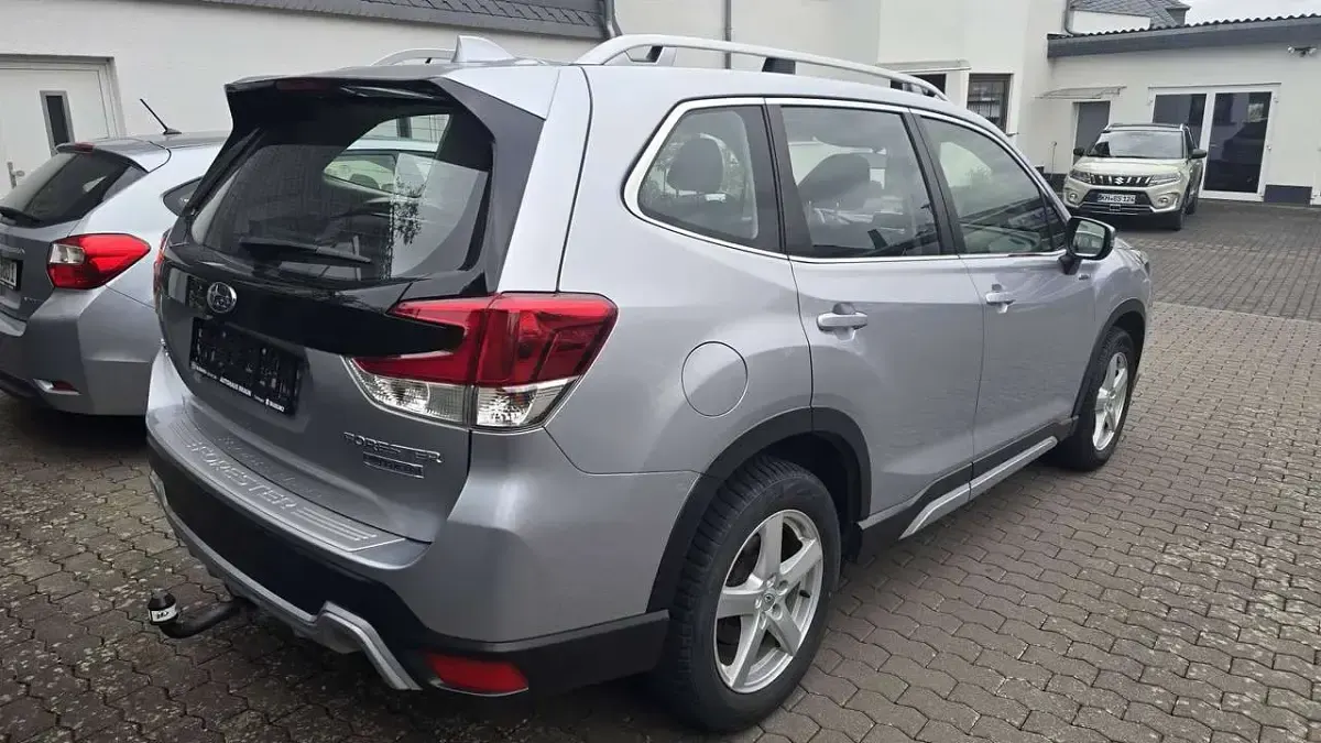 Gebraucht Subaru Forester Trend 150 PS (110 kW) 2023 Ice silver (m) SUV