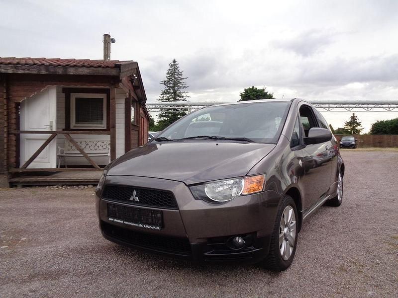 Grau Gebraucht 2013 Mitsubishi Colt Edition Kleinwagen | 4.250 € (Fairer Preis) - Bild 1/4