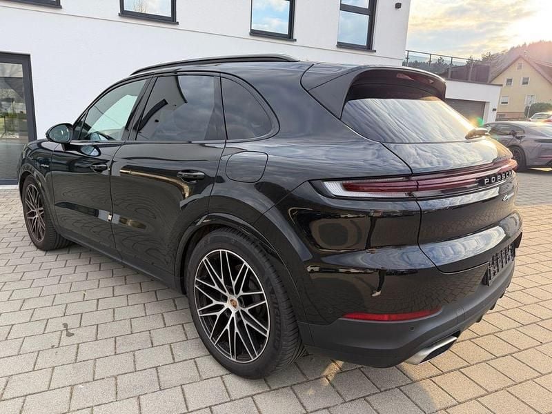 Gebraucht Porsche Cayenne 470 PS (345 kW) 2024 Schwarz SUV