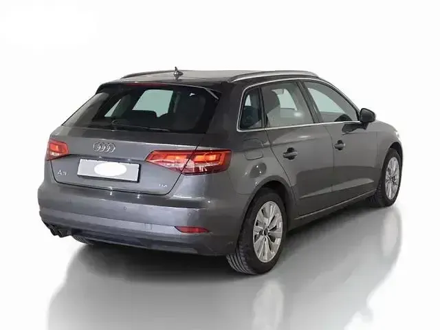 Gebraucht Audi A3 Ambiente 150 PS (110 kW) 2018 Andere Limousine