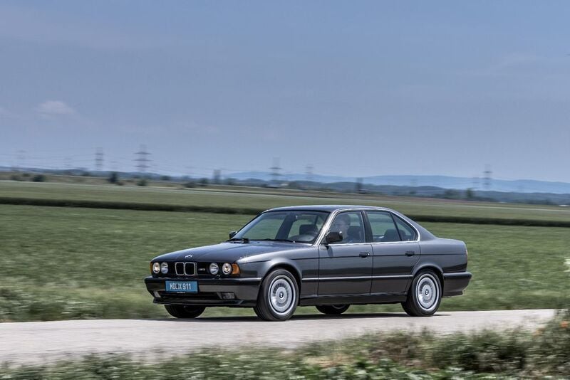 Grau Gebraucht 1989 BMW M5 Limousine | 67.400 € - Bild 1/4