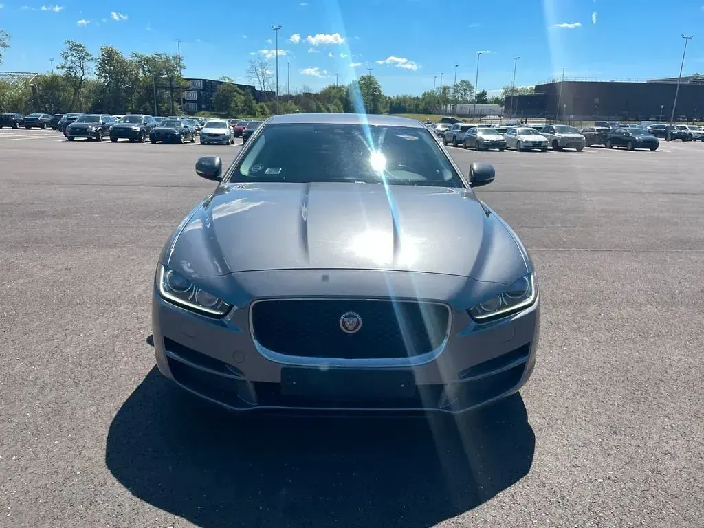 Gebraucht Jaguar XE Pure 163 PS (119 kW) 2016 Grau Limousine