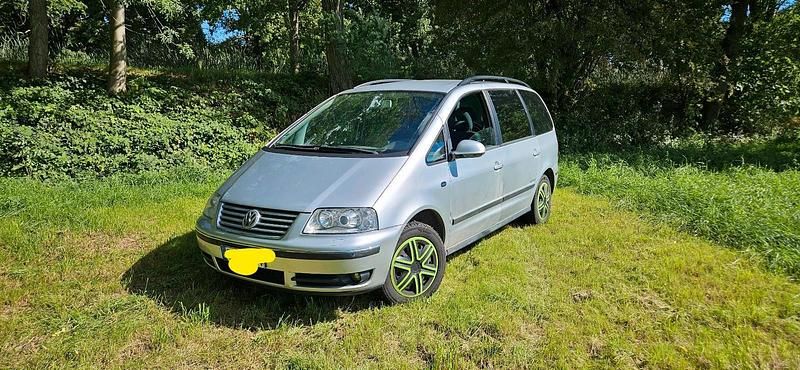 Silber Gebraucht 2008 VW Sharan Van / Kleinbus | 3.800 € (Fairer Preis) - Bild 1/4