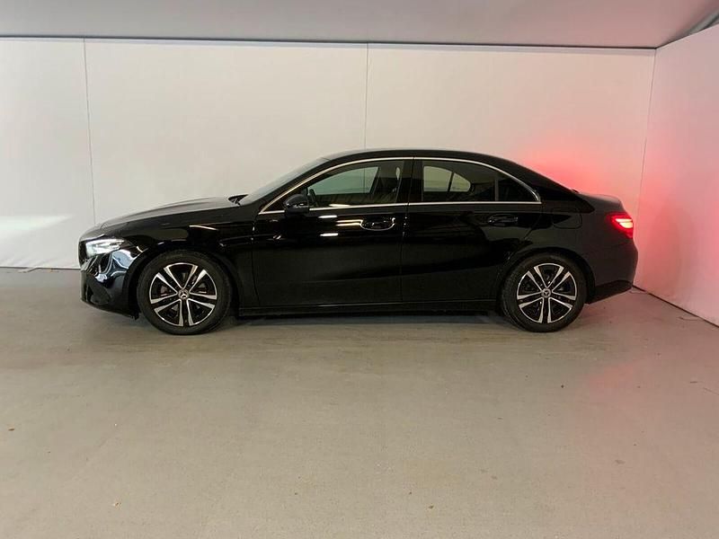 Gebraucht Mercedes A180 Progressive 136 PS (100 kW) 2024 Unilack nachtschwarz Limousine