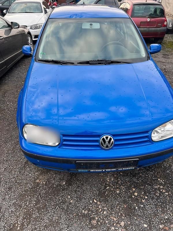 Blau Gebraucht 2001 VW Golf IV Kleinwagen | 1.550 € (Guter Preis) - Bild 1/4