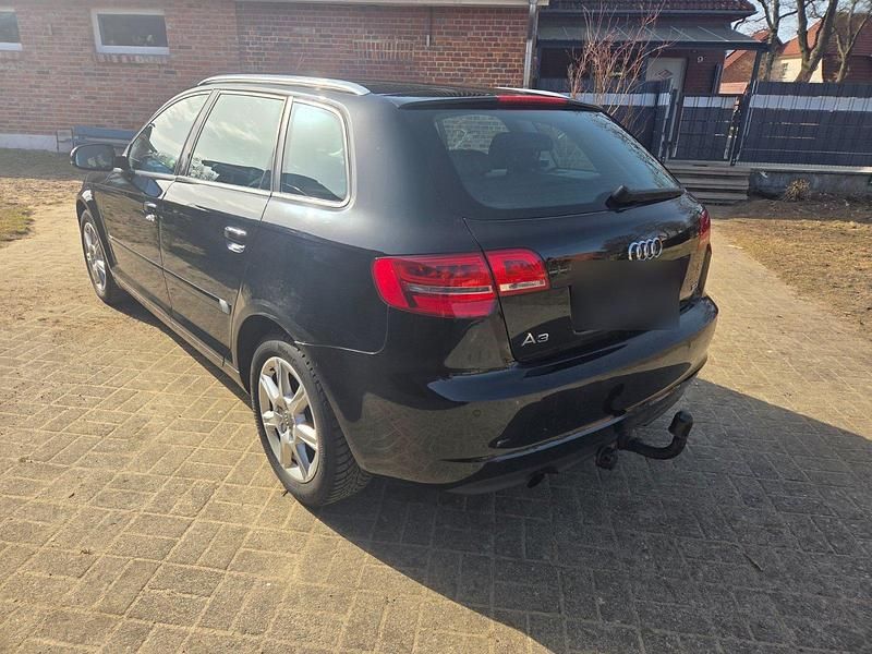Gebraucht Audi A3 Sportback 140 PS (102 kW) 2011 Schwarz Kleinwagen