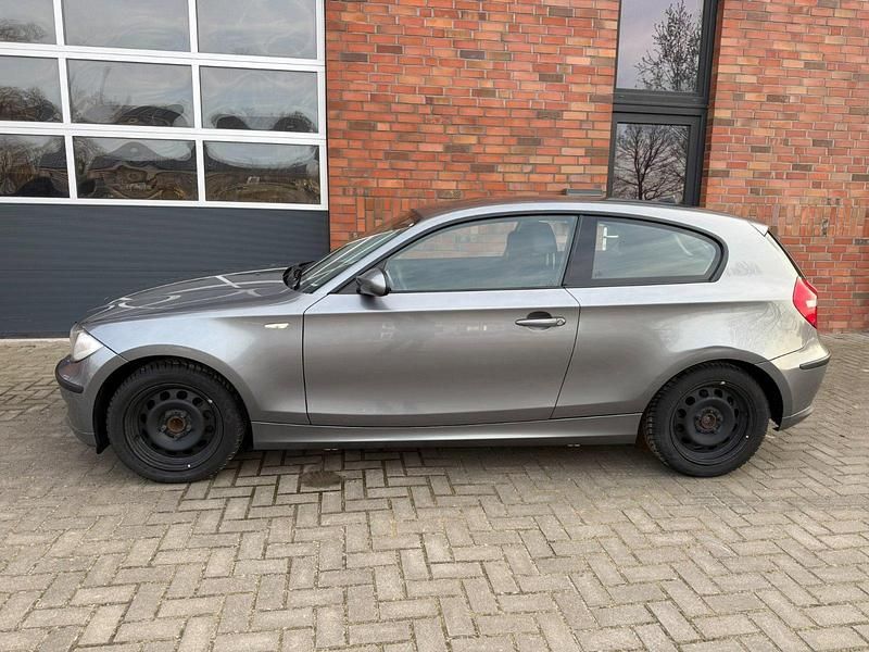 Gebraucht BMW 116 122 PS (89 kW) 2009 Grau Kleinwagen