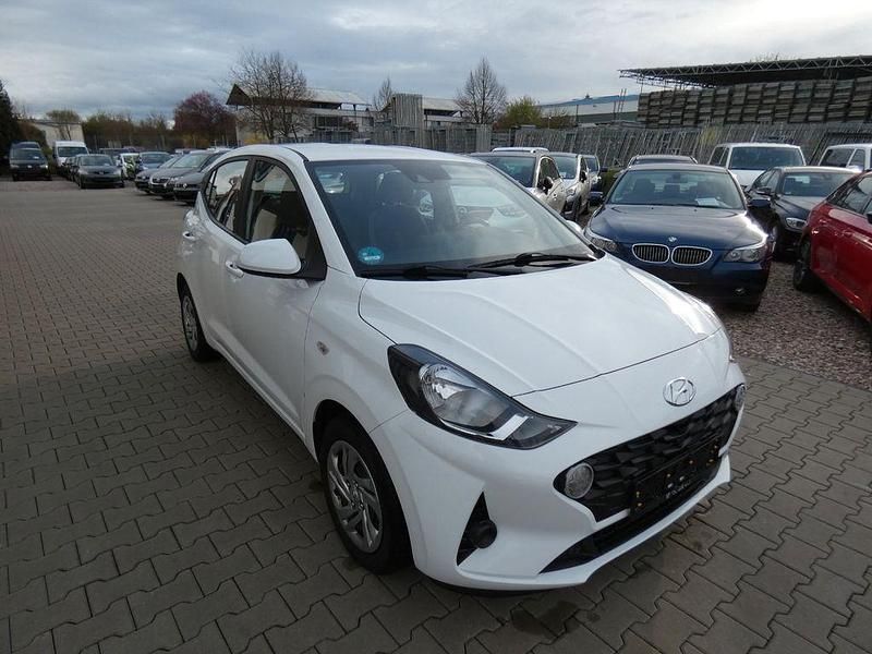 Gebraucht Hyundai i10 Select 67 PS (49 kW) 2023 Weiß Kleinwagen