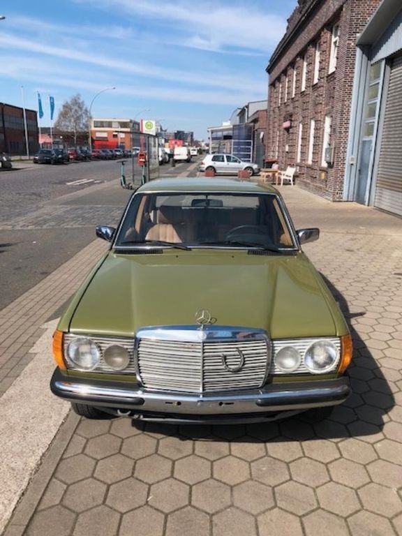 Gebraucht Mercedes 200 60 PS (44 kW) 1981 Grün Limousine