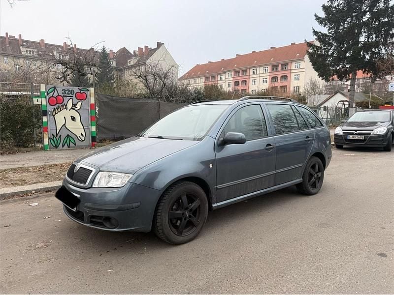 Grau Gebraucht 2005 Skoda Fabia Kombi | 800 € (Guter Preis) - Bild 1/4