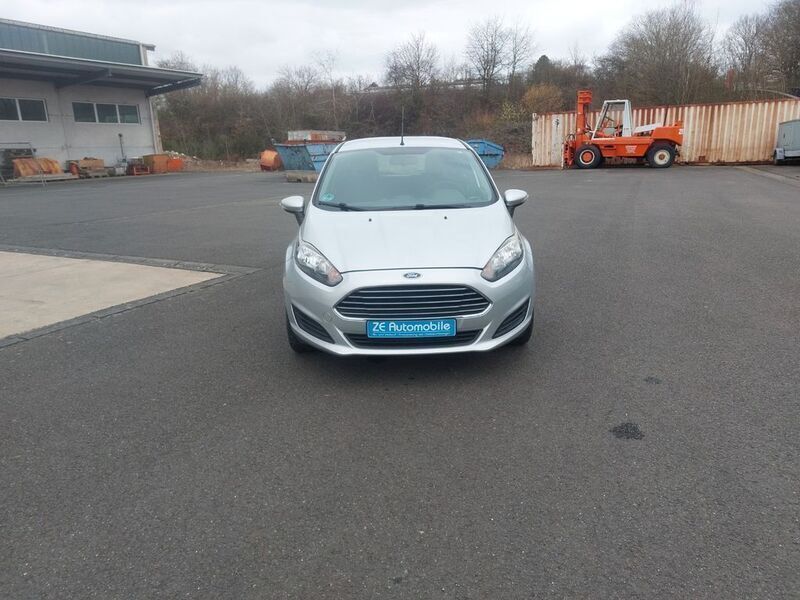 Silber Gebraucht 2013 Ford Fiesta Trend Kleinwagen | 2.700 € (Guter Preis) - Bild 1/4