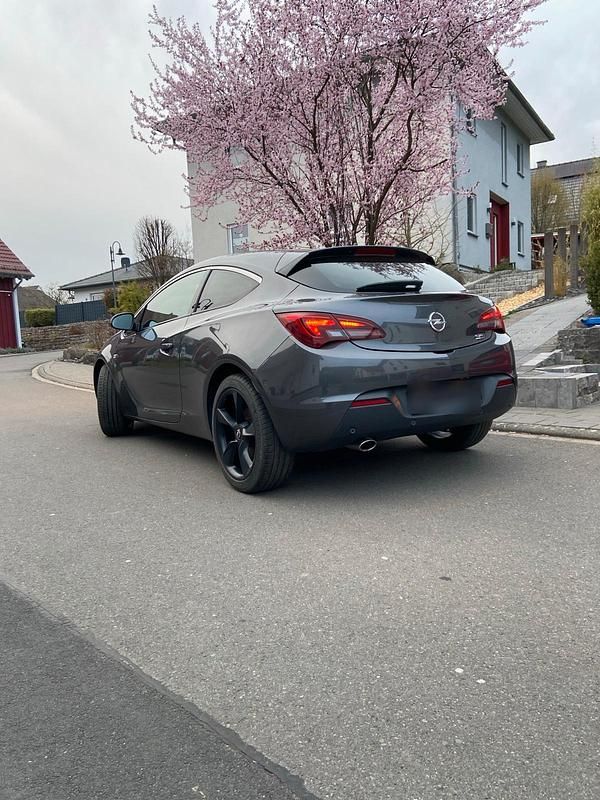 Gebraucht Opel Astra GTC Innovation 140 PS (102 kW) 2011 Grau Coupé
