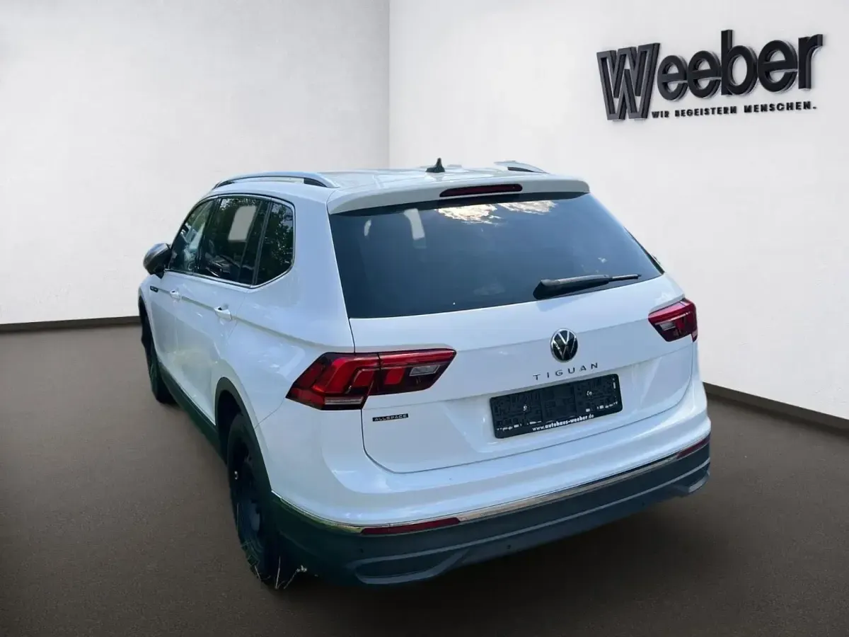 Gebraucht VW Tiguan Allspace Life 150 PS (110 kW) 2023 Weiß SUV