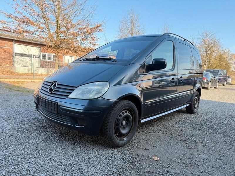 Schwarz Gebraucht 2003 Mercedes Vaneo Van / Kleinbus | 4.490 € - Bild 1/4