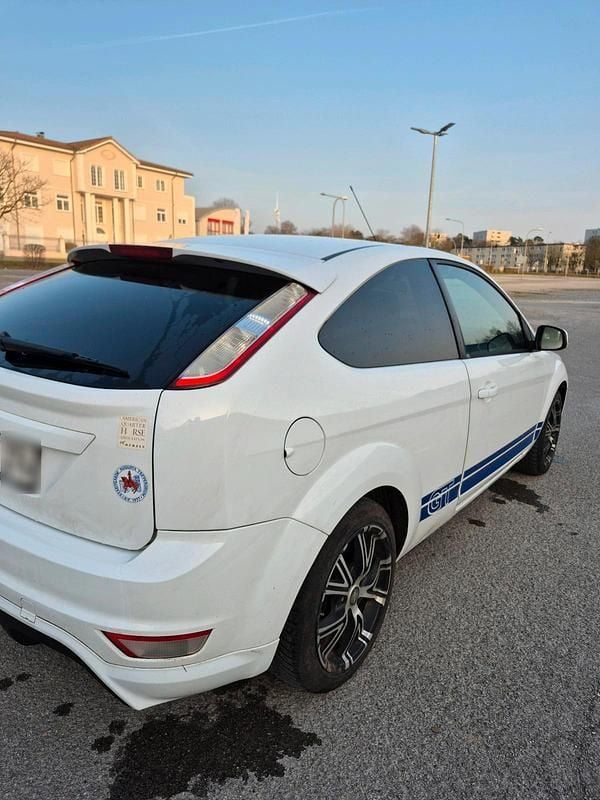 Gebraucht Ford Focus 116 PS (85 kW) 2010 Weiß Kleinwagen