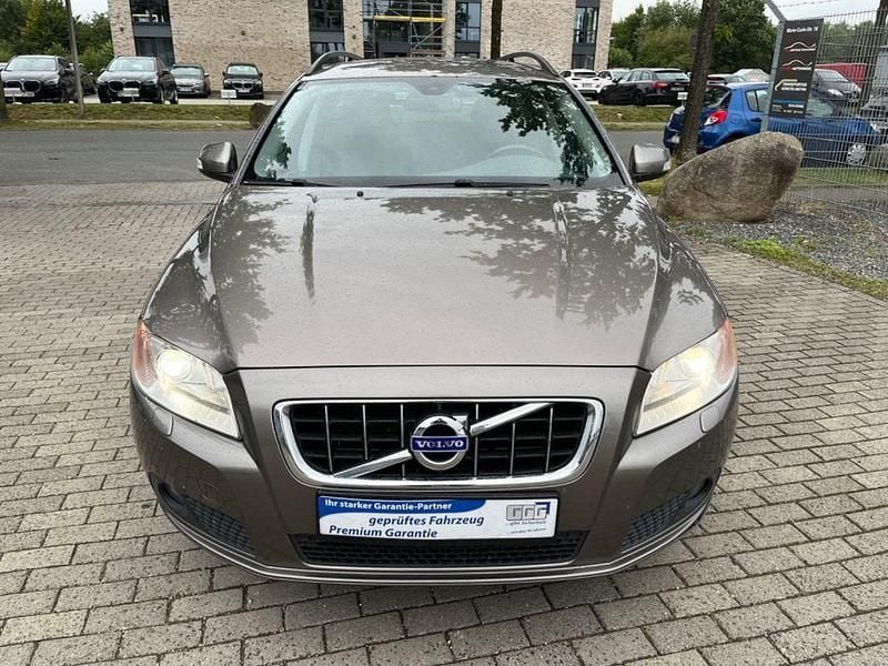 Gebraucht Volvo V70 Momentum 231 PS (169 kW) 2009 Grau Kombi