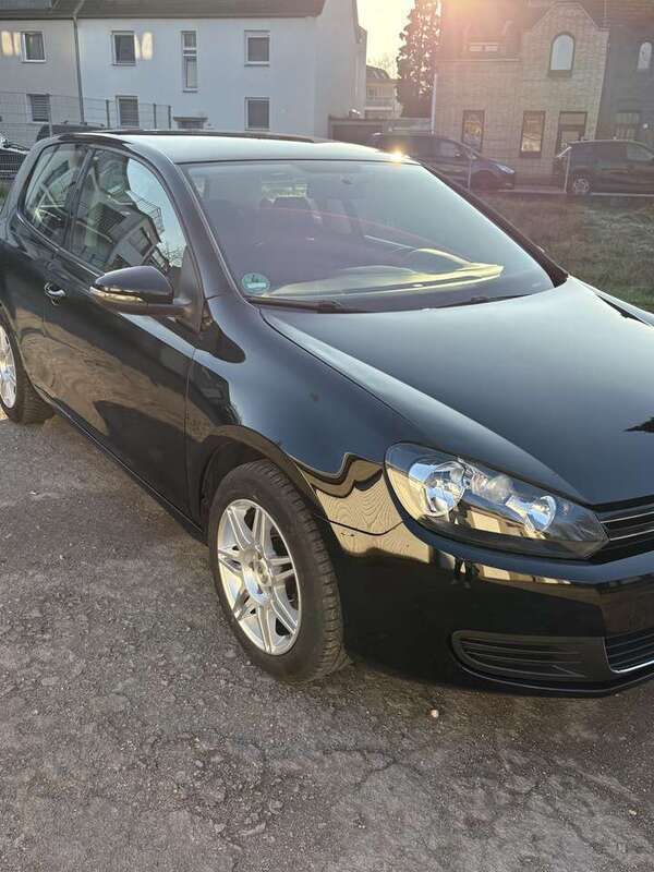 Schwarz Gebraucht 2010 VW Golf VI Trendline Kleinwagen | 3.300 € (Superpreis) - Bild 1/4