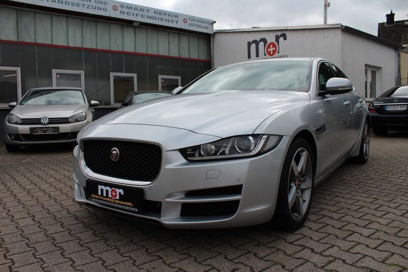 Silber Gebraucht 2017 Jaguar XE Prestige Limousine | 14.800 € (Superpreis) - Bild 1/4