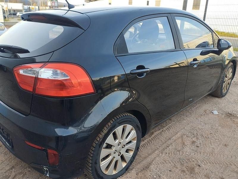 Gebraucht Kia Rio Start 84 PS (61 kW) 2016 Schwarz Kleinwagen