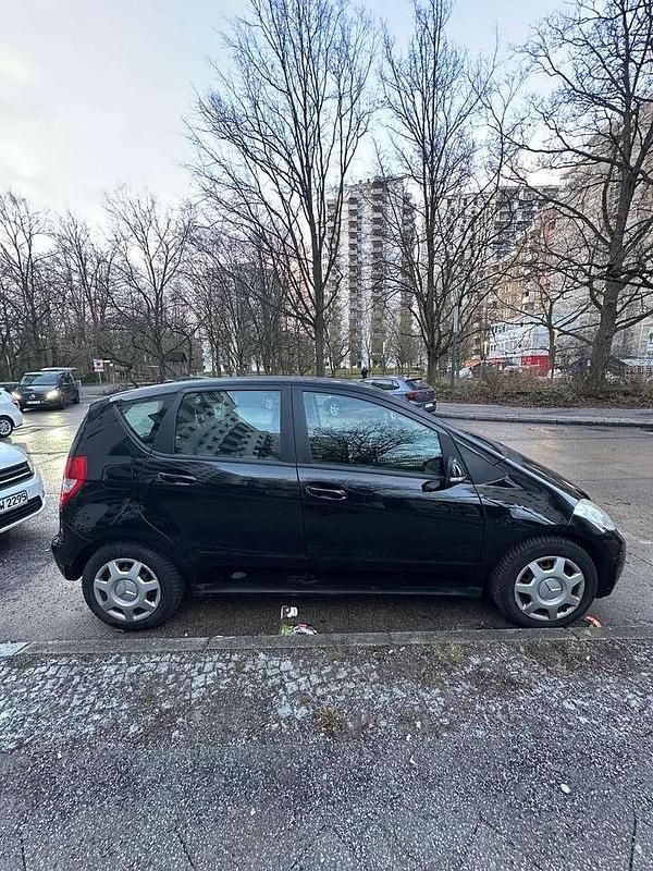 Gebraucht Mercedes A160 95 PS (69 kW) 2010 Schwarz Kleinwagen