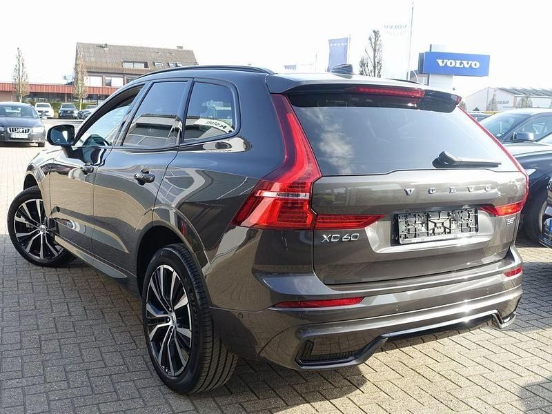 Gebraucht Volvo XC60 Plus 250 PS (183 kW) 2025 Grau SUV