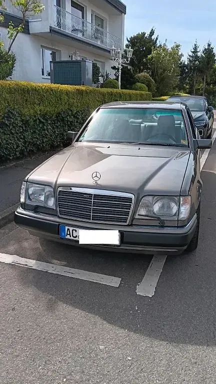 Brugt Mercedes E320 220 HK (161 kW) 1992 Grå Sedan