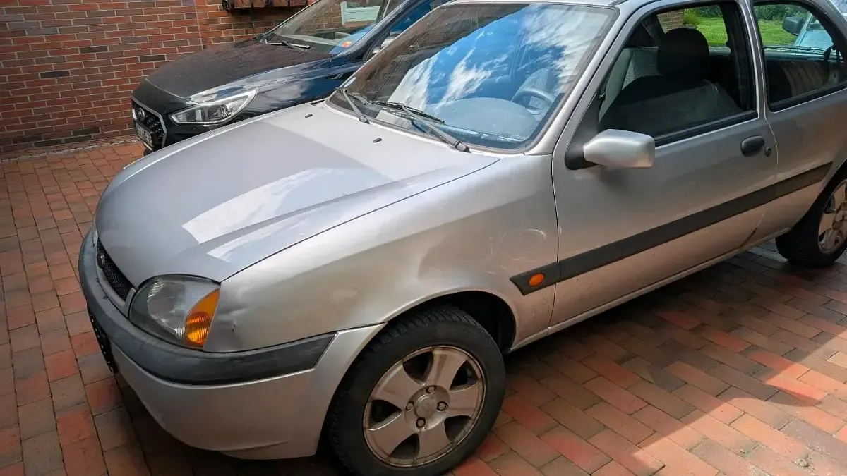 Gebraucht Ford Fiesta 60 PS (44 kW) 2001 Silber Kleinwagen
