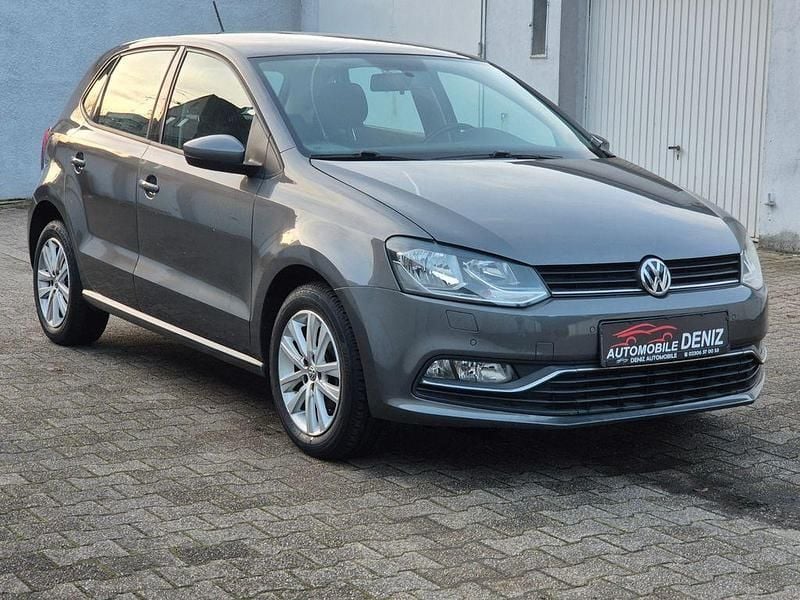 Braun Gebraucht 2017 VW Polo Trendline Limousine | 6.950 € (Guter Preis) - Bild 1/4