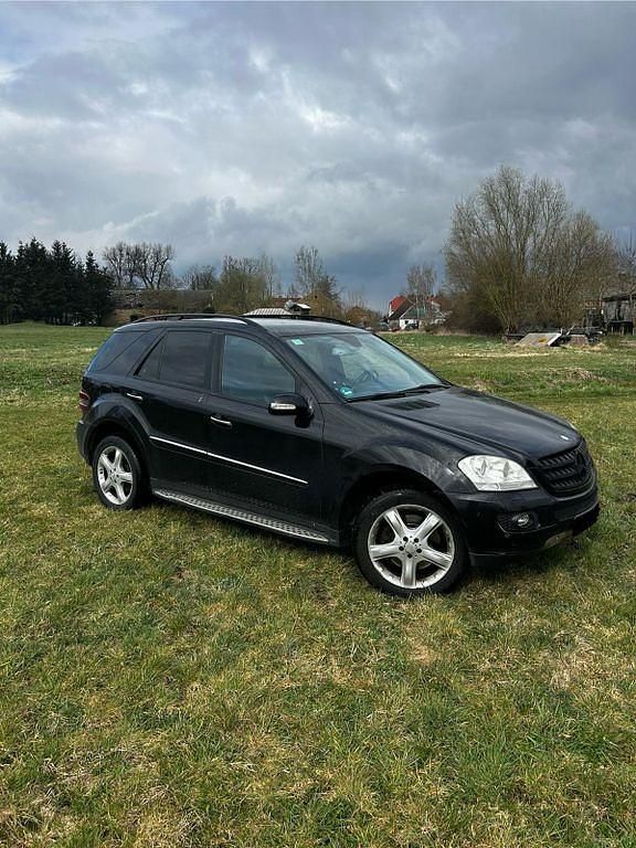 Schwarz Gebraucht 2006 Mercedes ML500 SUV | 7.500 € (Superpreis) - Bild 1/4