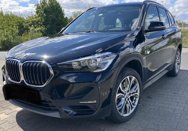 Schwarz Gebraucht 2019 BMW X1 Sport Line SUV | 19.950 € (Superpreis) - Bild 1/4