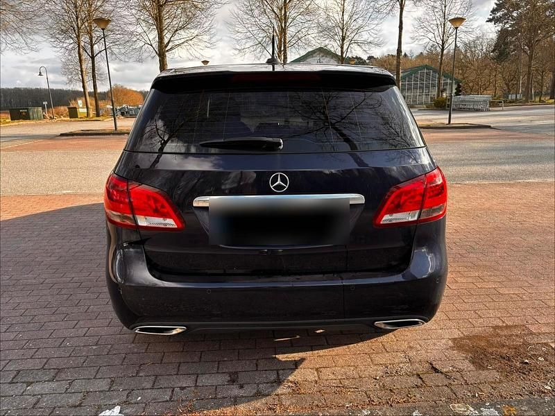 Gebraucht Mercedes B220 177 PS (130 kW) 2017 Blau Van / Kleinbus