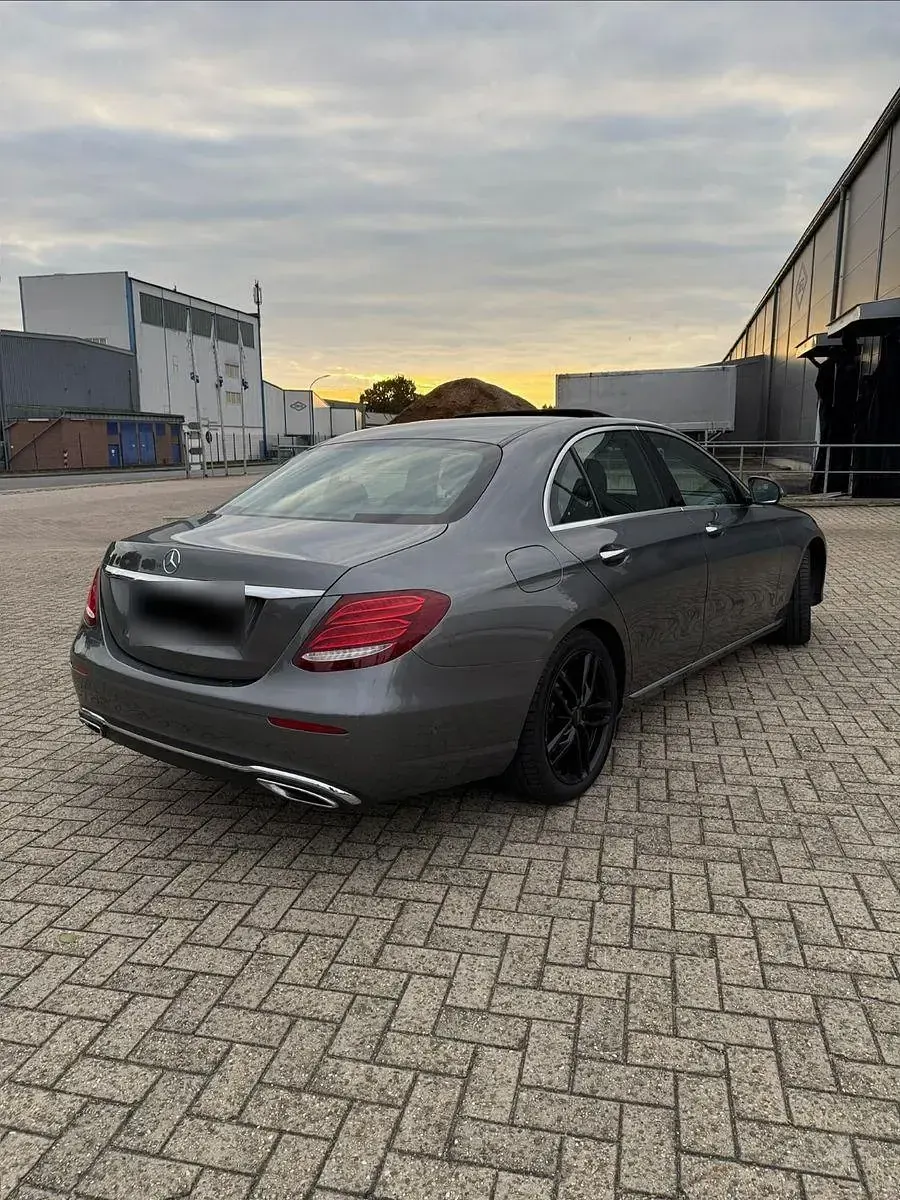 Gebraucht Mercedes E350 Avantgarde 258 PS (189 kW) 2018 Grau Limousine