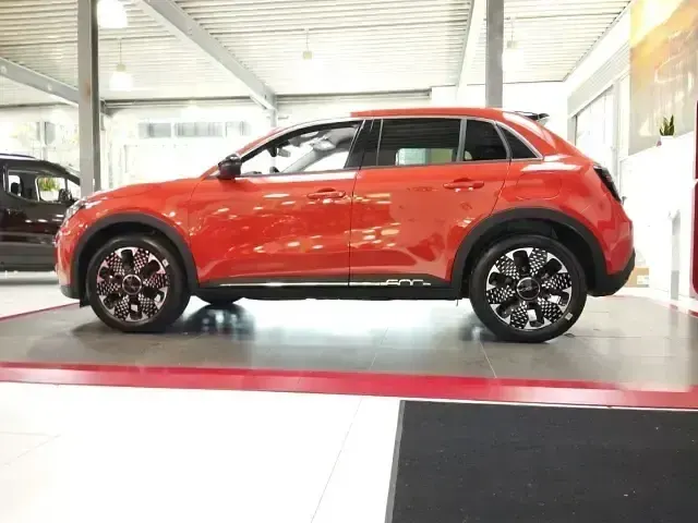 Gebraucht Fiat 600E La Prima 114 kW (156 PS) 2023 Orange Limousine