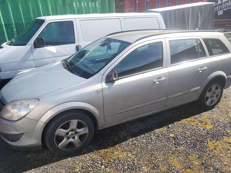 Gebraucht Opel Astra 101 PS (74 kW) 2007 Silber Kombi