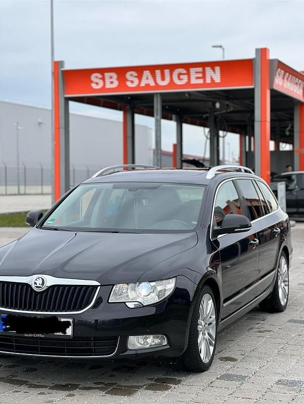 Schwarz Gebraucht 2011 Skoda Superb Kombi | 9.499 € (Etwas zu teuer) - Bild 1/4