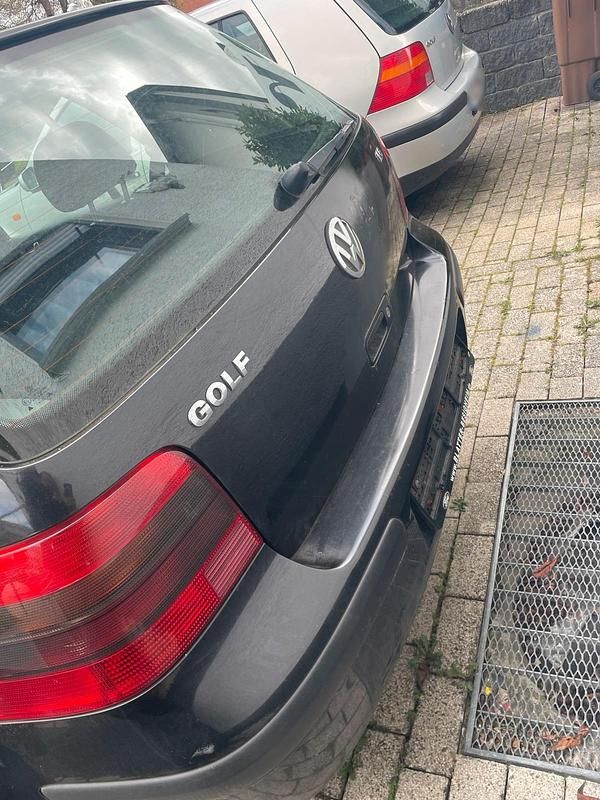 Usata VW Golf IV 101 CV (74 kW) 2000 Nero Berlina