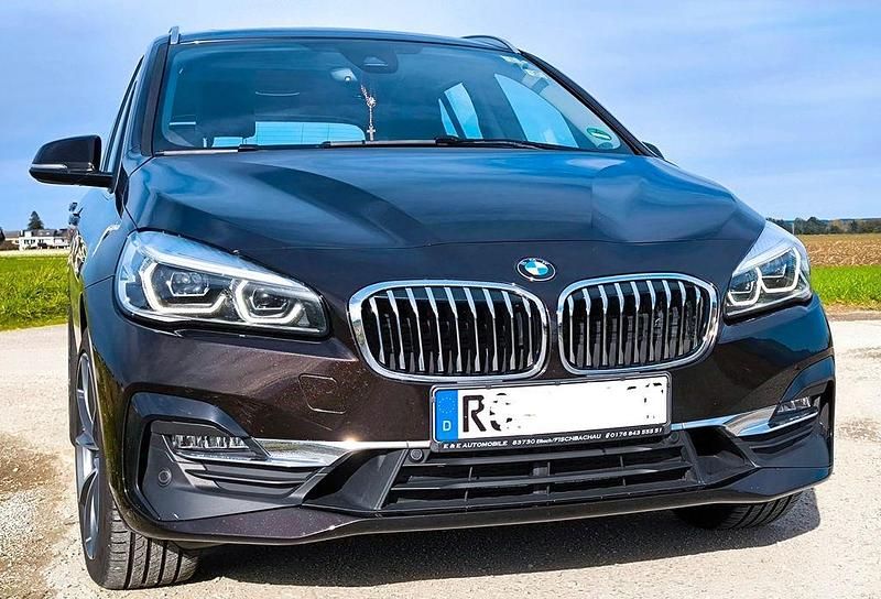 Braun Gebraucht 2019 BMW 220 Gran Tourer Van / Kleinbus | 15.700 € (Fairer Preis) - Bild 1/4