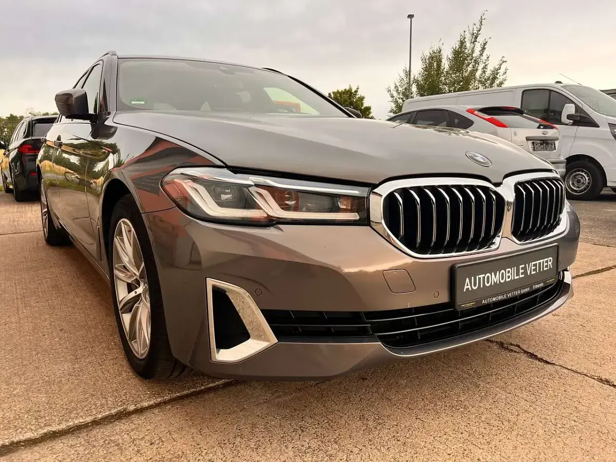 Gebraucht BMW 530 Luxury Line 286 PS (210 kW) 2021 Alvitgrau metallic Kombi